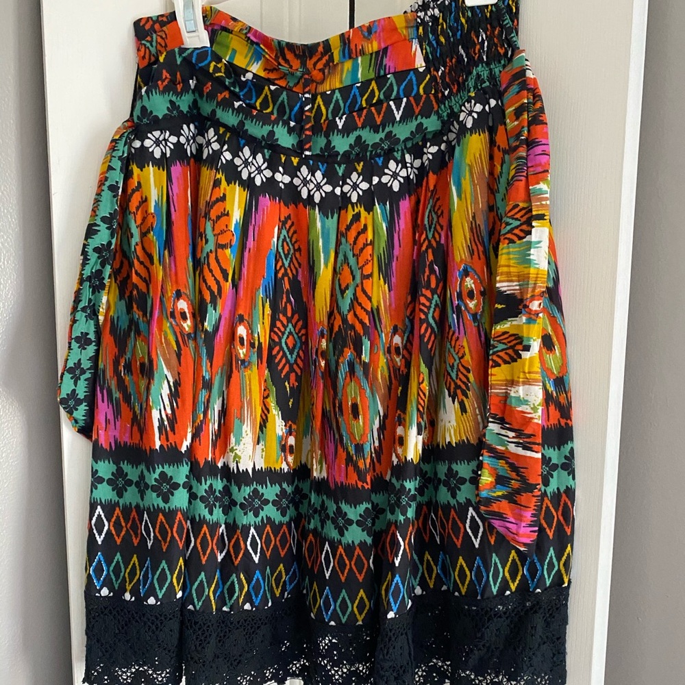 Fun geoprint skirt.